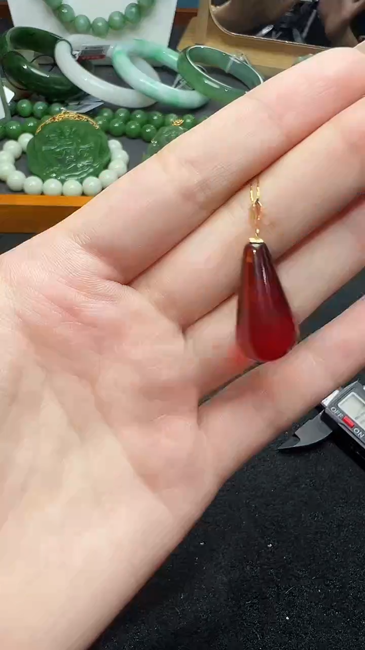 【闪购商品】血珀吊坠(赠链)18K金镶嵌38