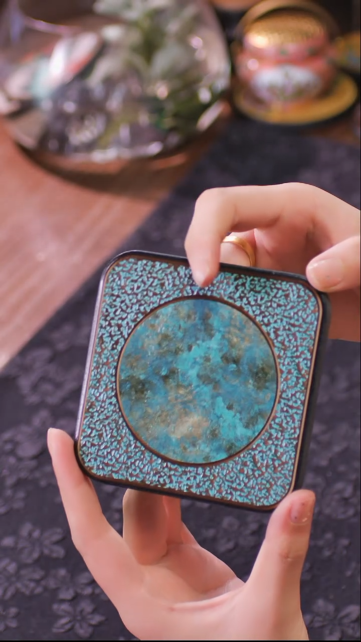 壹藏贰宝青铜图案杯垫一片