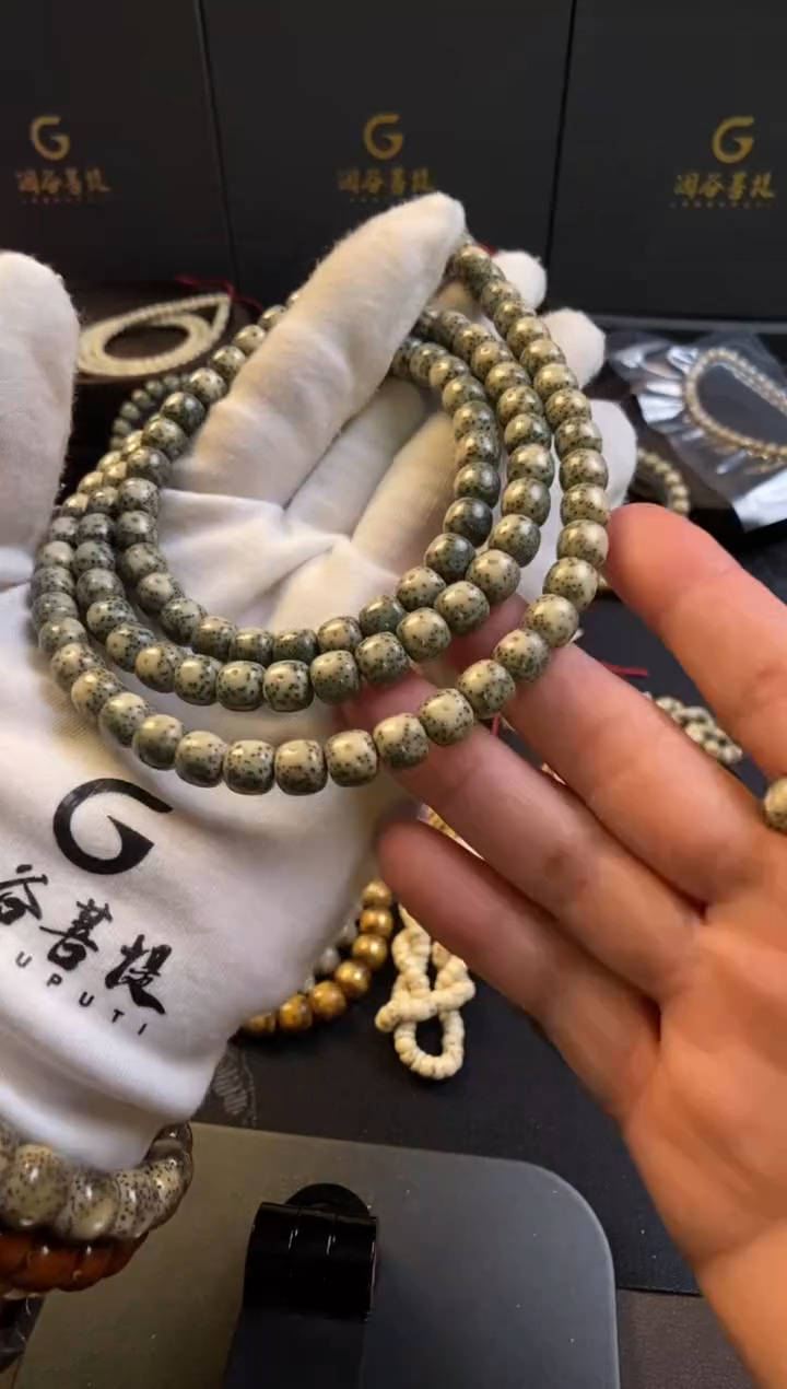 星月菩提手串8×7正月绿包白黄金瞳108