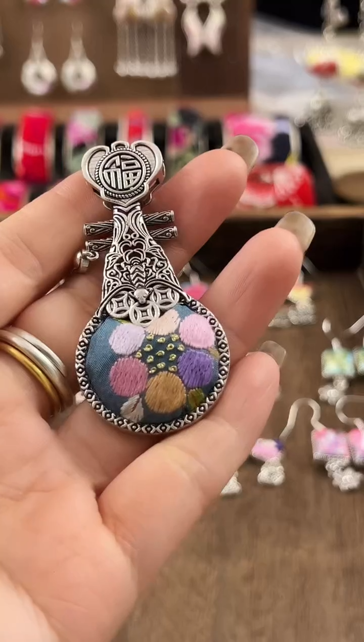 【闪购商品】织绣民族风老绣饰品541