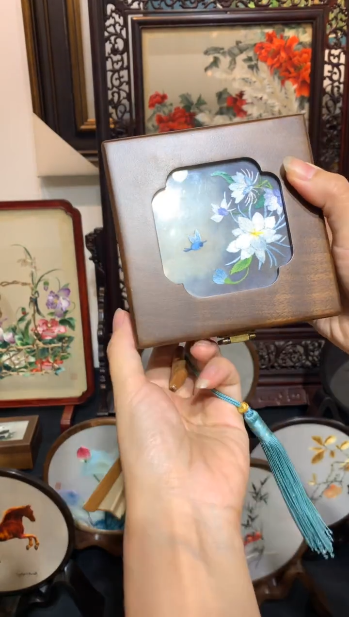 刺绣小*柴纯手工苏绣首饰盒