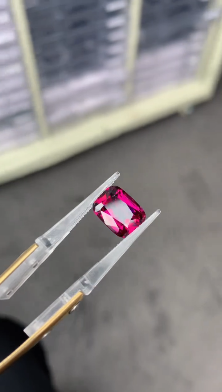 【闪购商品】石榴石裸石未镶嵌5ct  镁铝榴石 12130584