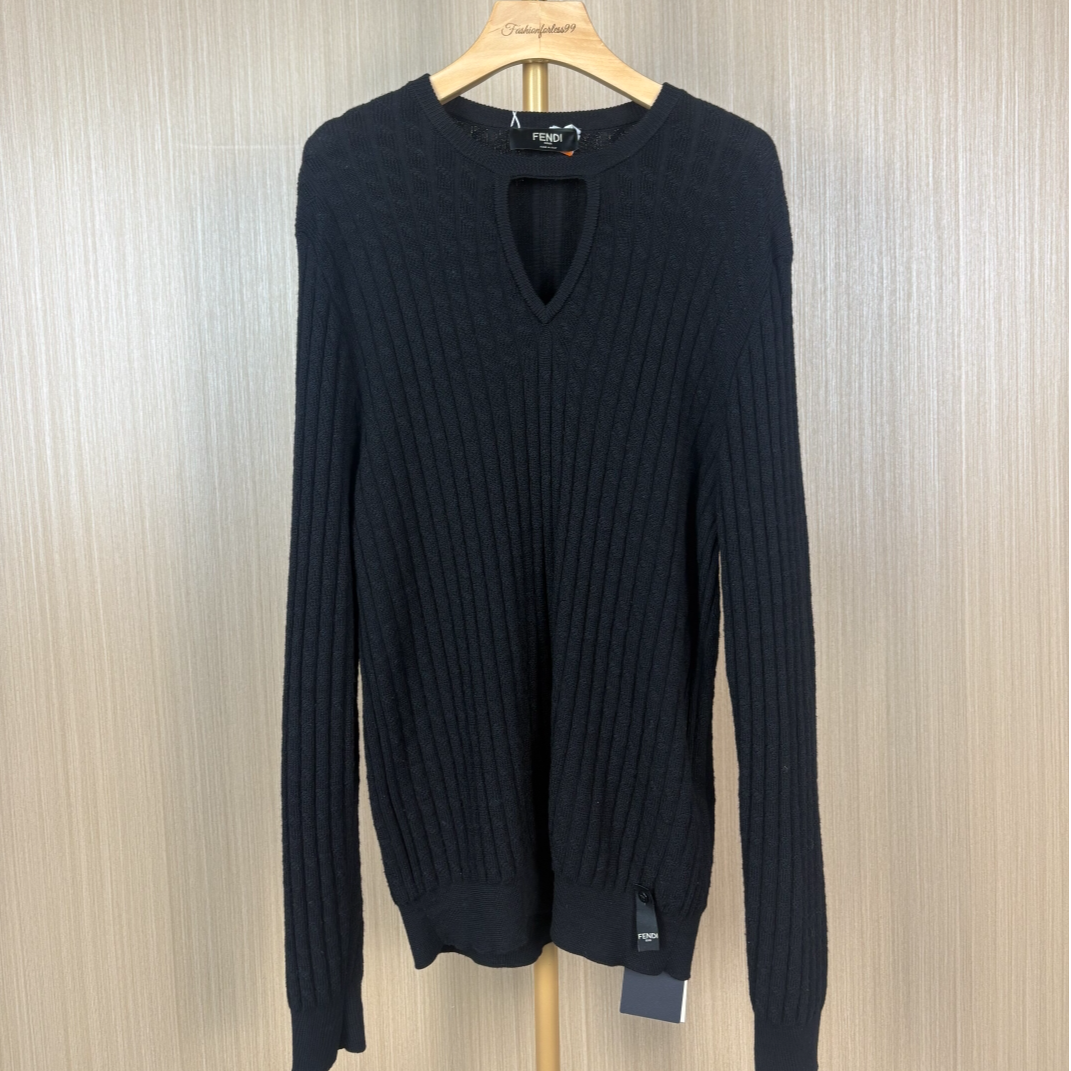 99新 FENDI/芬迪 Fendi 黑色羊毛鸡心领毛衣 50 17893896