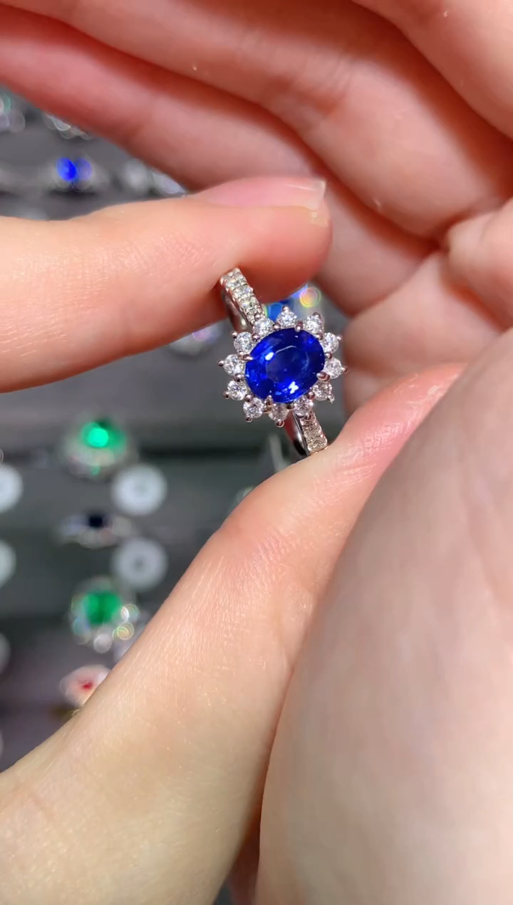 【闪购商品】蓝宝石戒指18K金镶嵌1.01CT