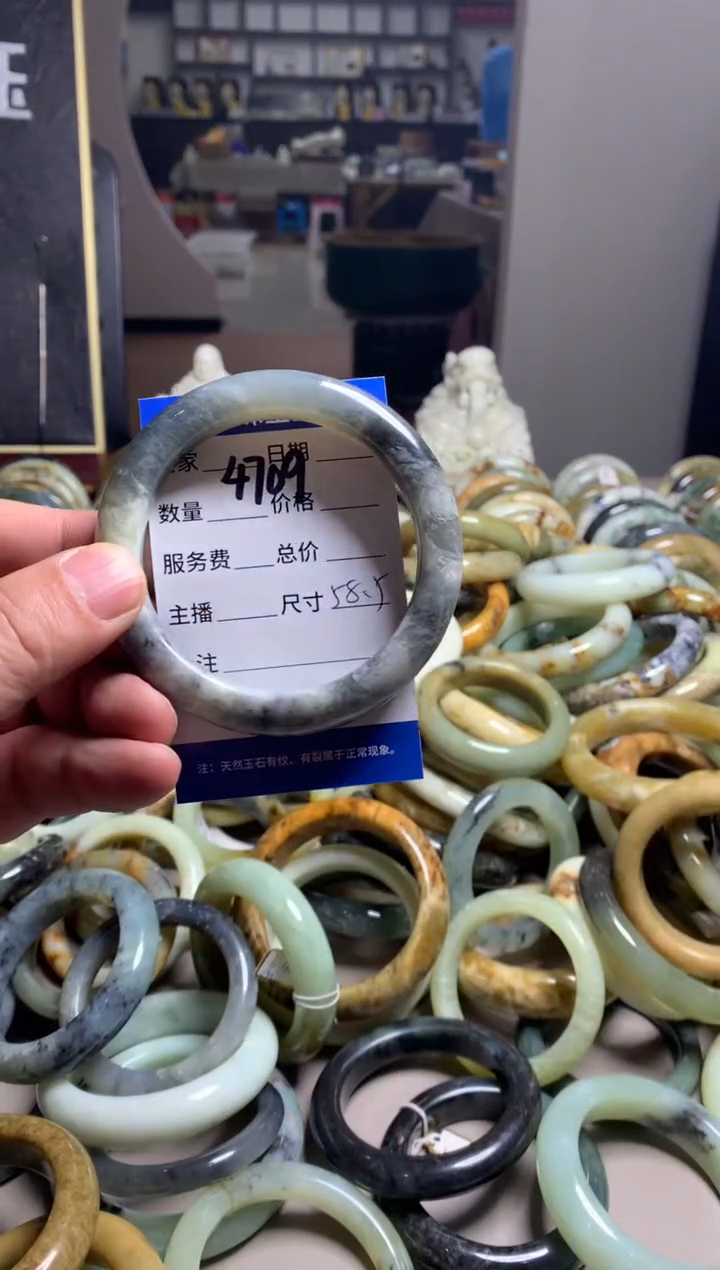 【闪购商品】蛇纹石玉手镯未镶嵌4709