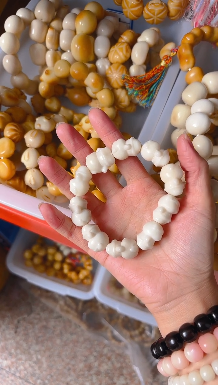 吊坠菩提根/象牙果白色小猪单圈