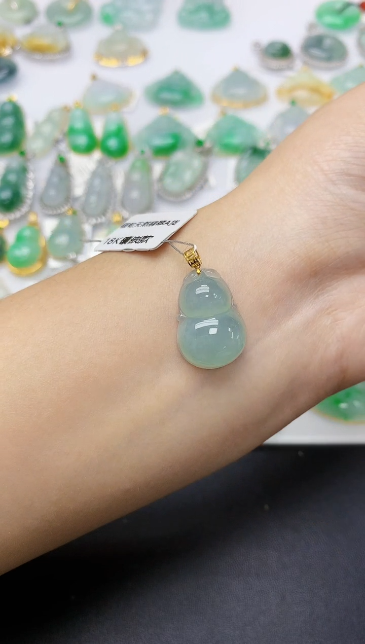 颈饰18K金镶嵌翡翠天然A货