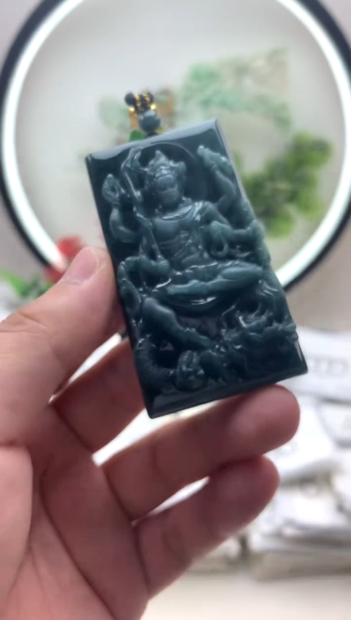 颈饰未镶嵌翡翠不动明王