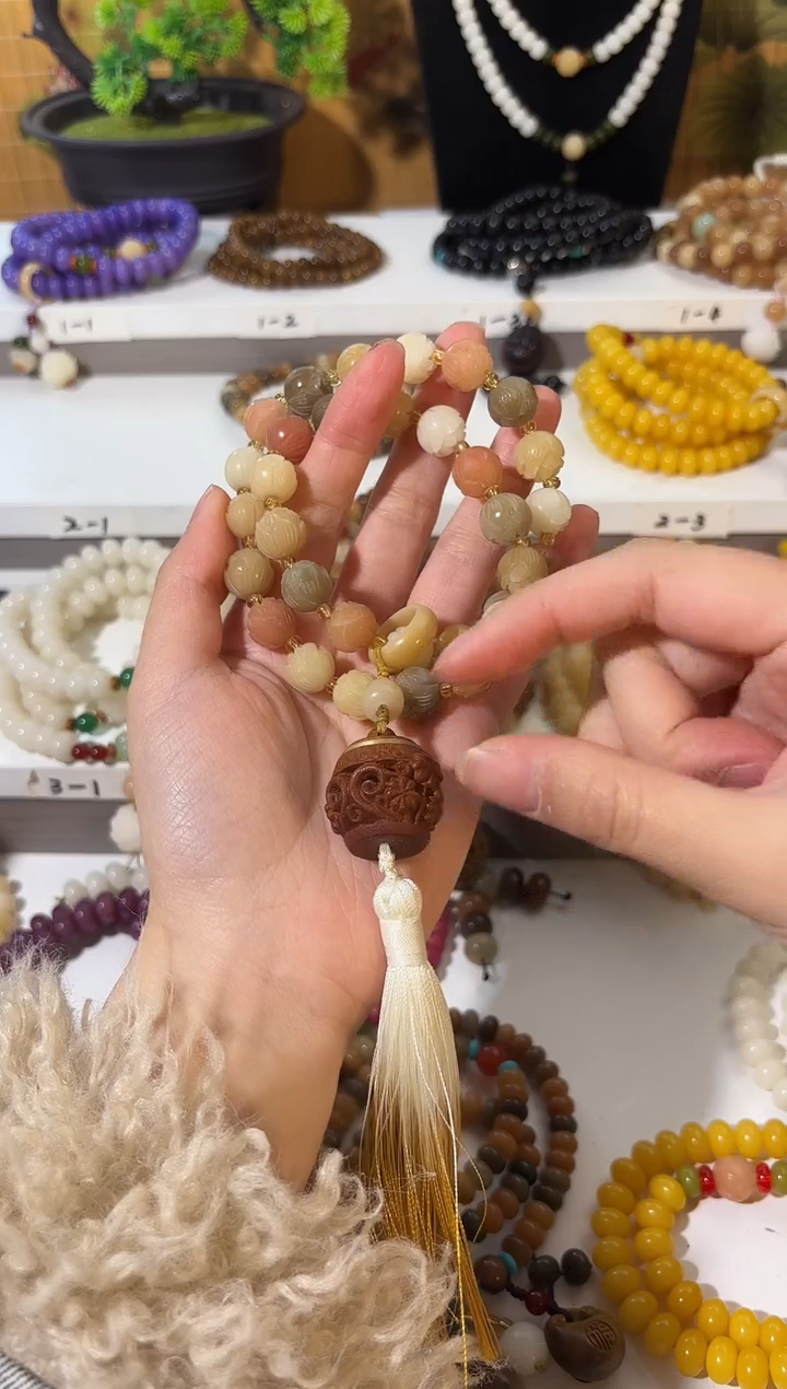 手串菩提根/象牙果卡12有米花双圈，吊坠换渐变莲花，不要香炉