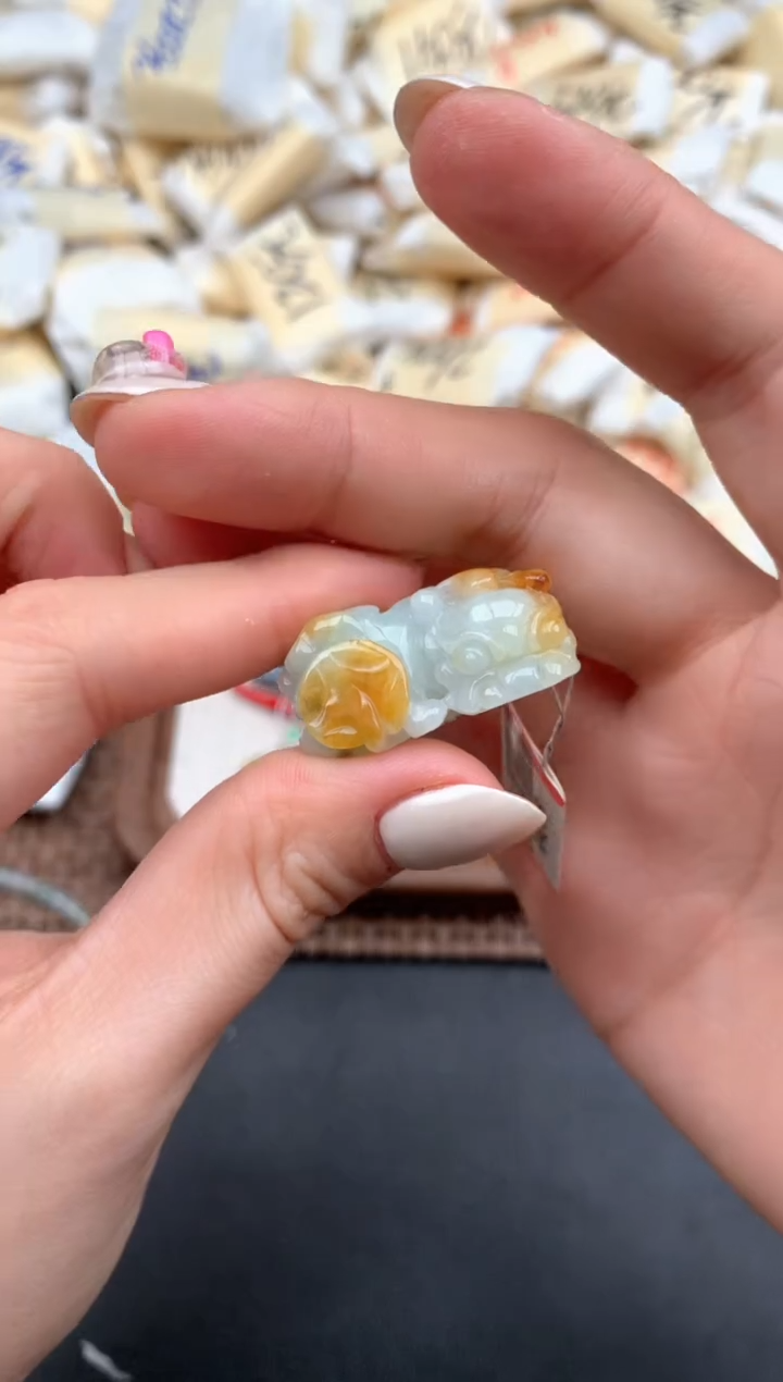 未镶嵌挂件翡翠1