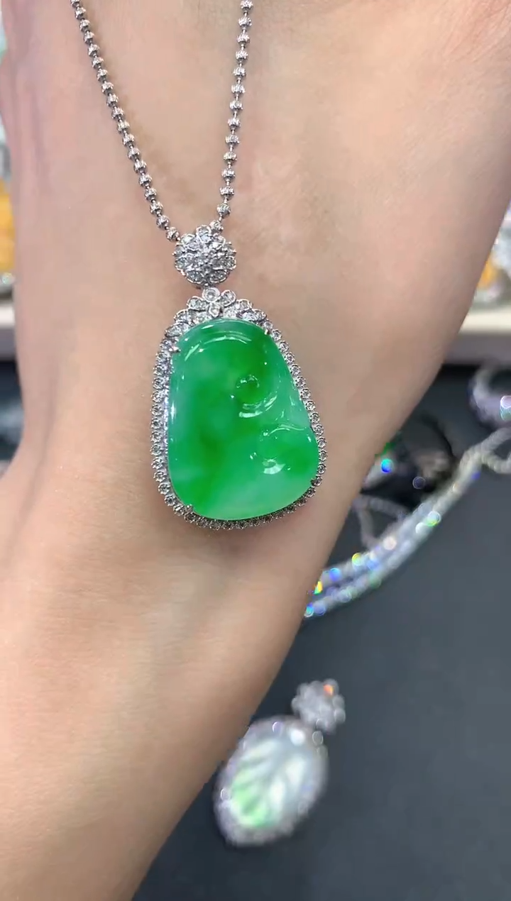 【闪购商品】翡翠吊坠(不含链)18K金镶嵌q89