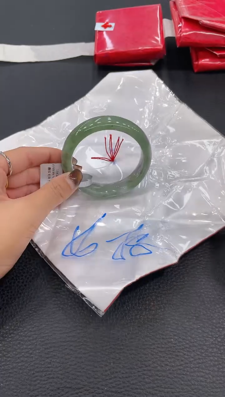 【闪购商品】翡翠手镯未镶嵌手镯