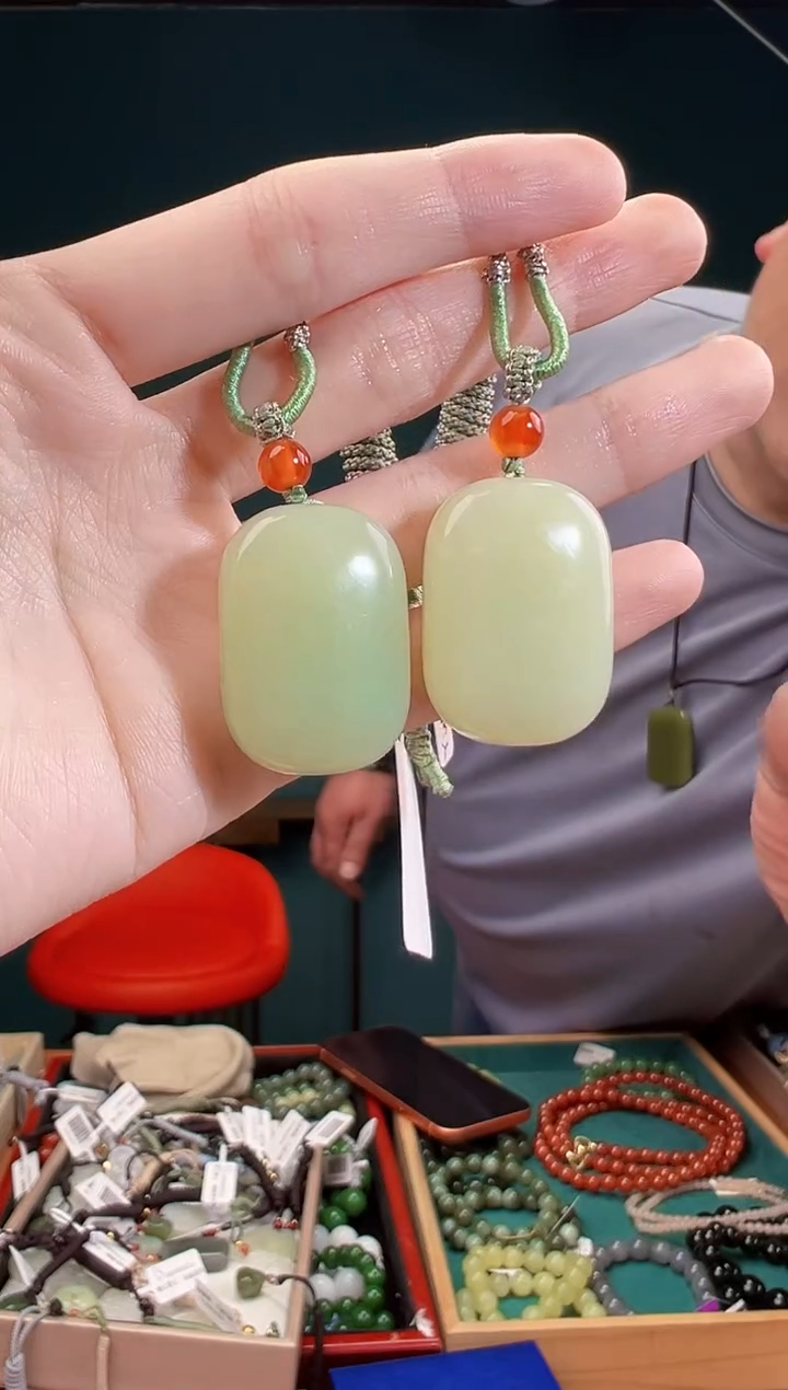 颈饰未镶嵌和田玉一物一证 拍一单发一个