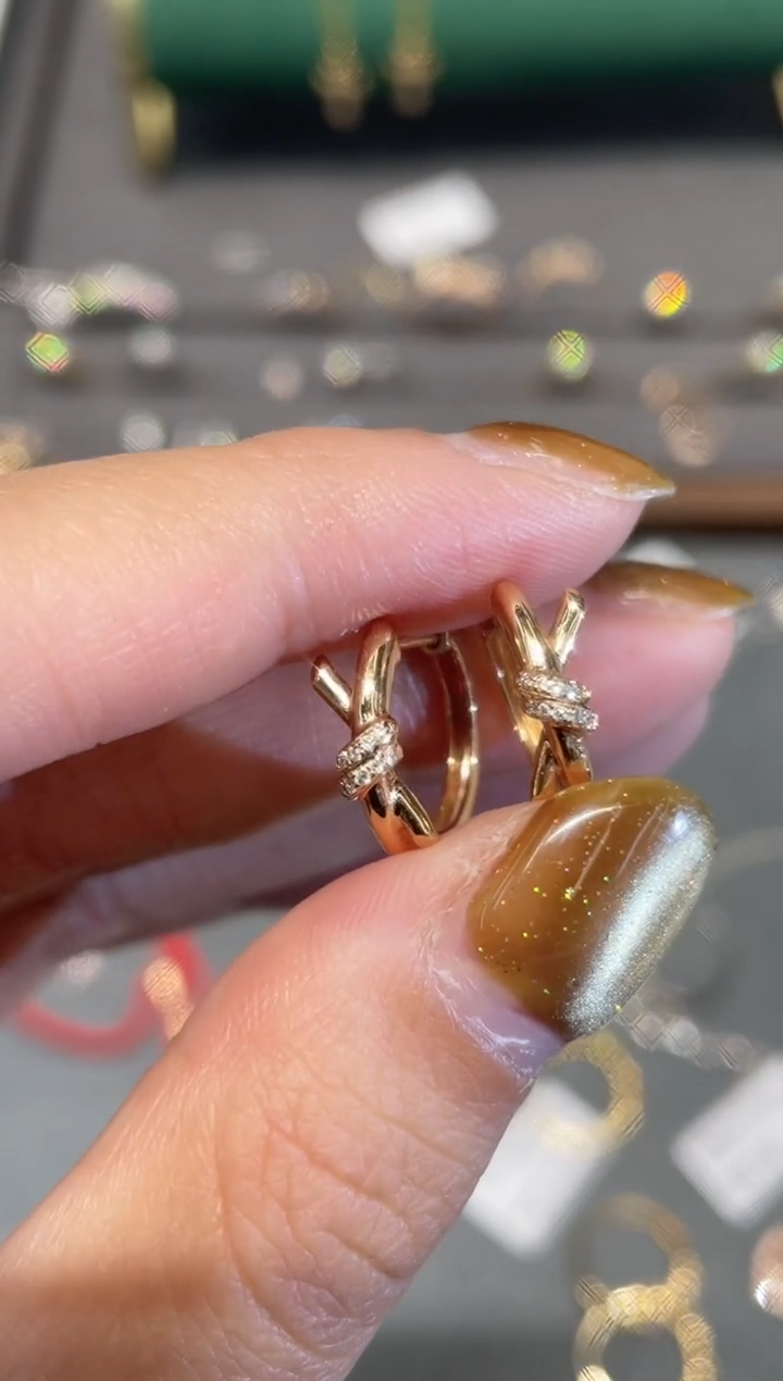 【闪购商品】钻石耳饰18K金镶嵌H绳结钻石耳包