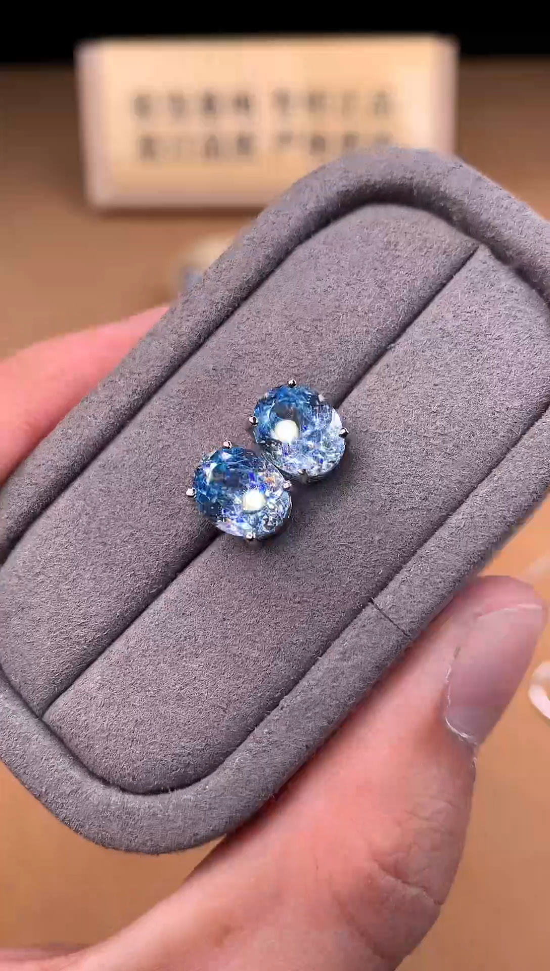 银S925镶嵌耳钉海蓝宝石2222