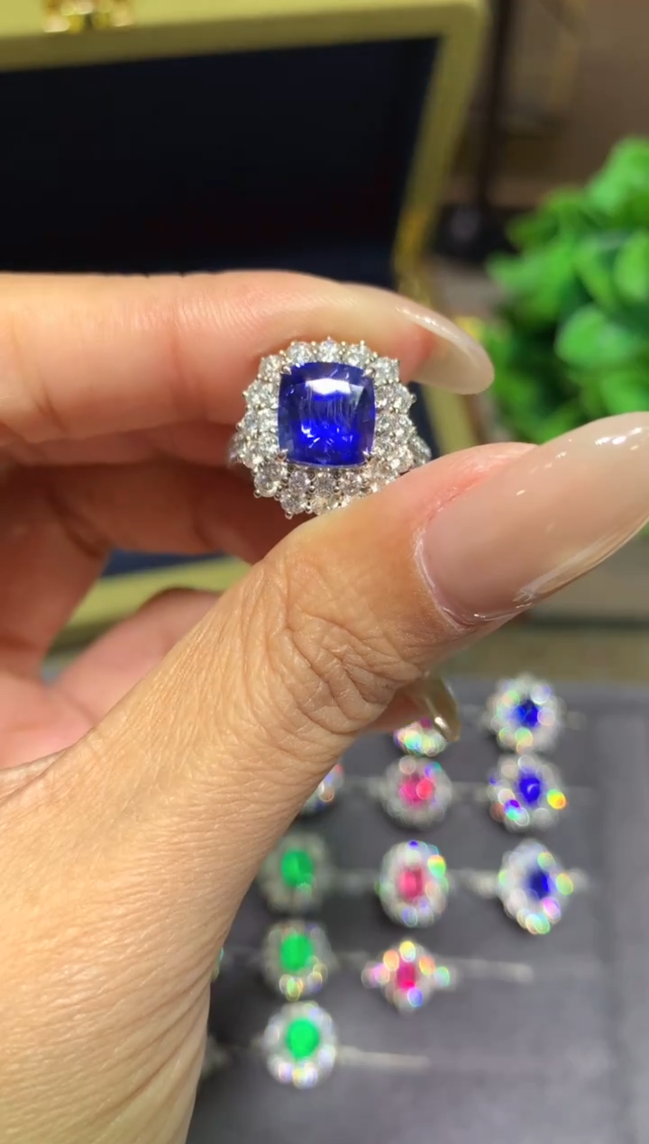戒指蓝宝石18K金镶嵌4.01ct