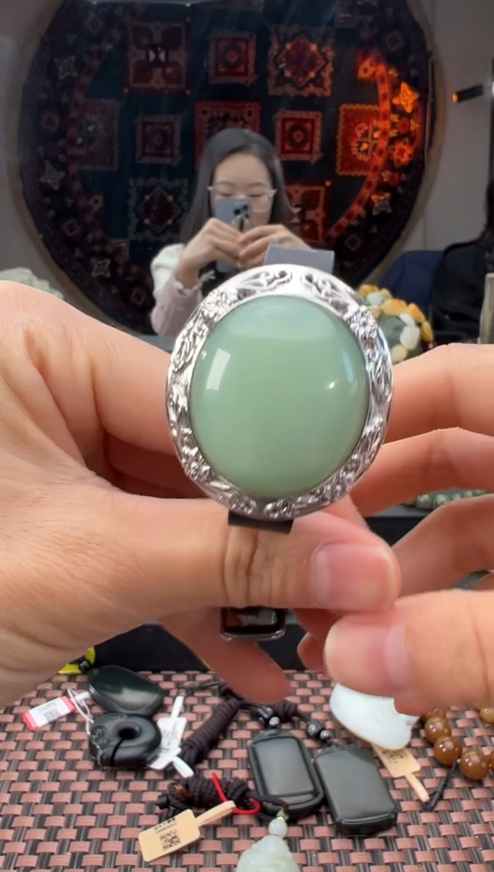 未镶嵌手链和田玉黑羊洞手腕