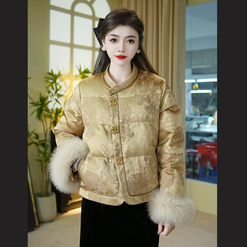 2025新年战袍90白鸭绒袖口狐狸毛新中式国风提花复古立领羽绒服
