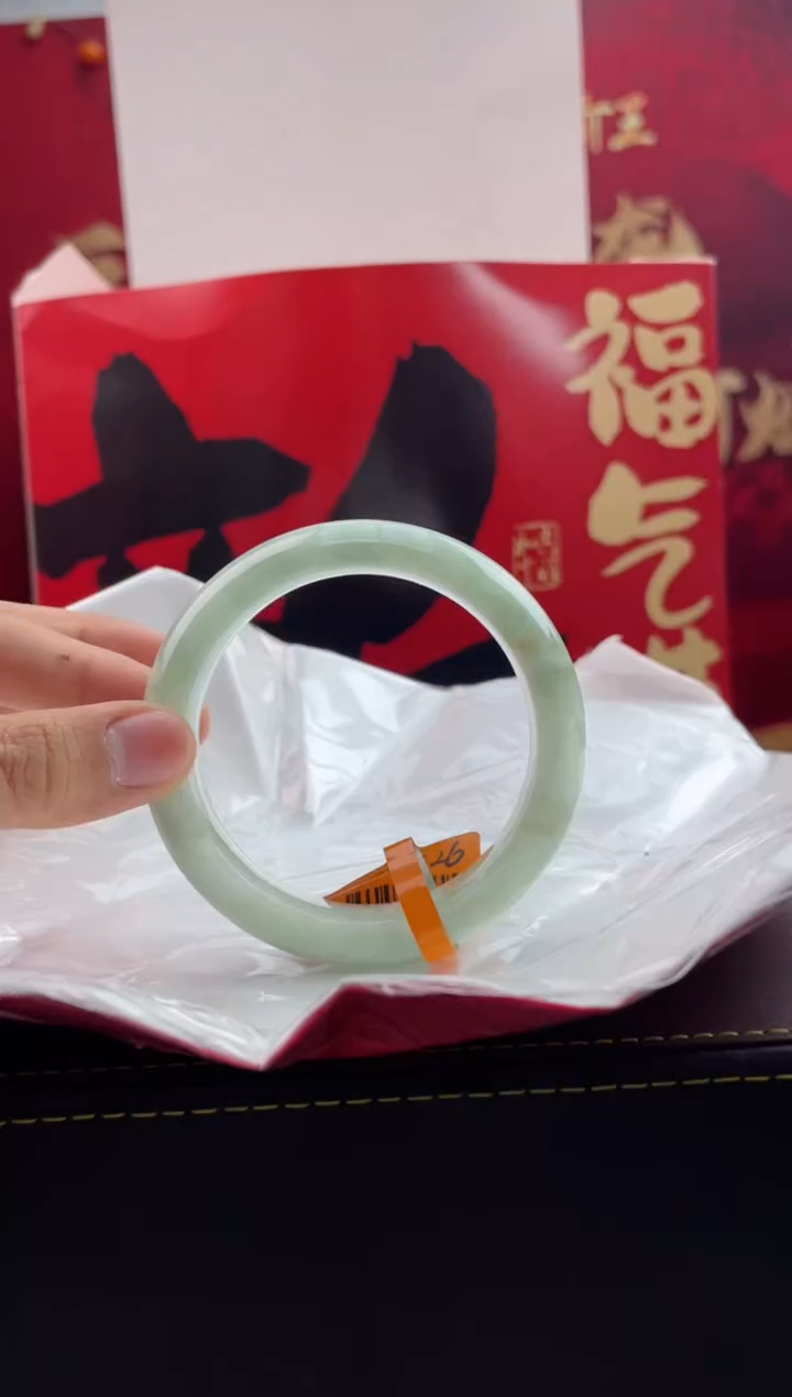【闪购商品】翡翠手镯未镶嵌35翡翠手镯（微瑕）