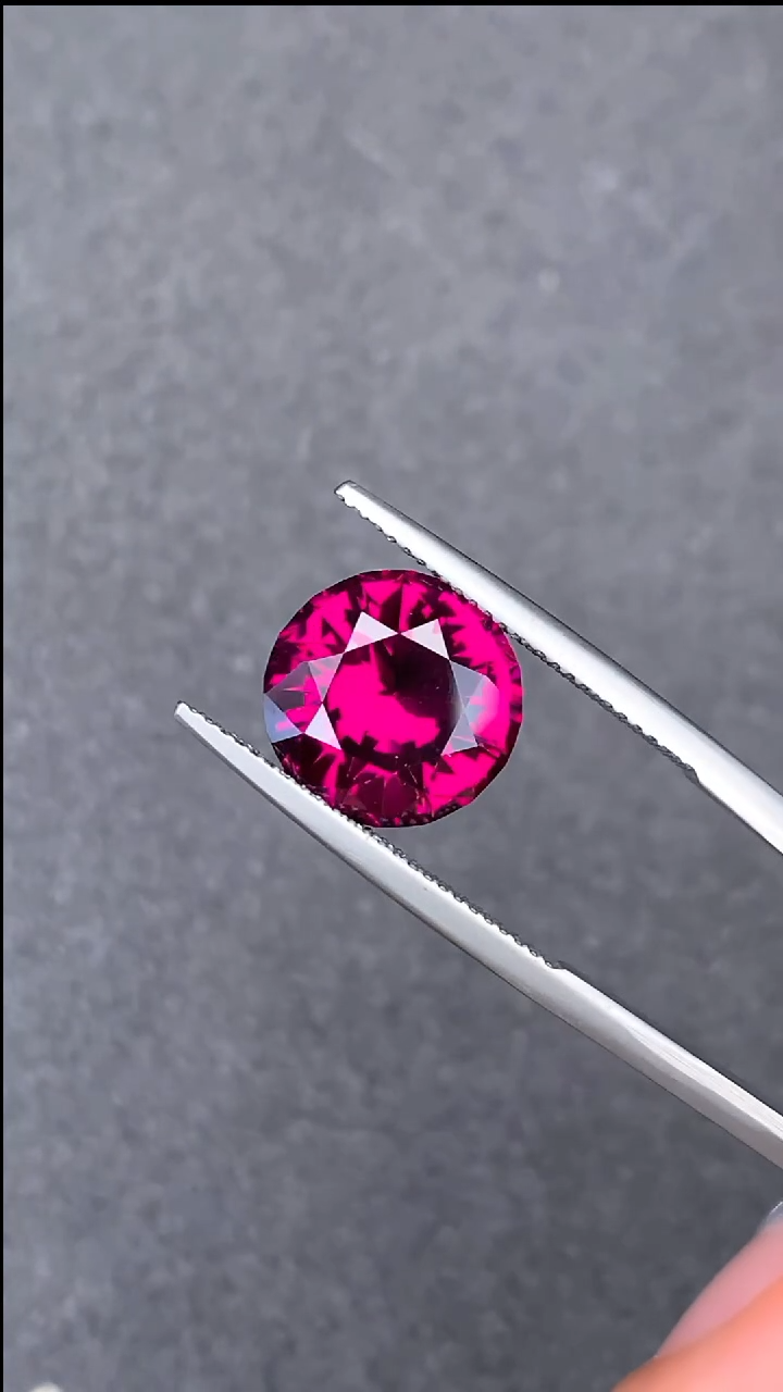 【闪购商品】石榴石无未镶嵌8.46克拉