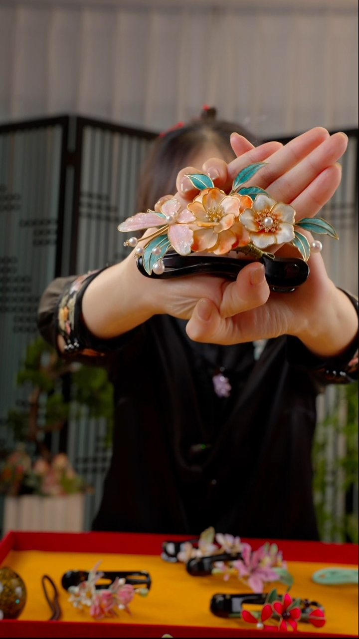 刺绣非遗绒花手工饰品