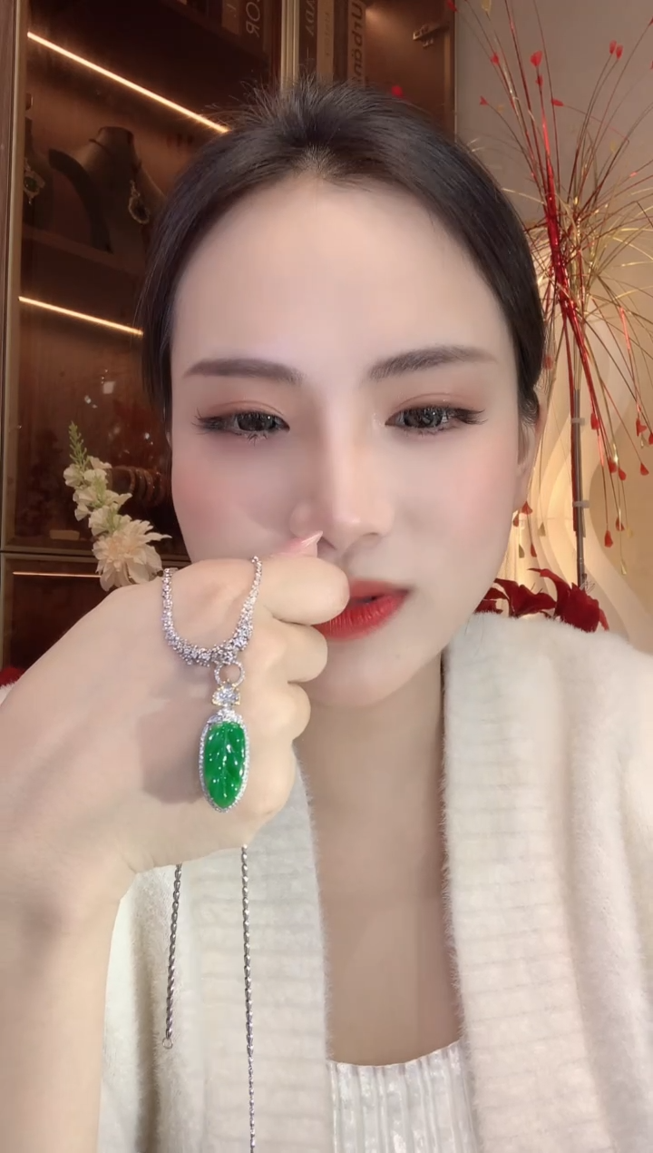 【闪购商品】翡翠吊坠(不含链)18K金镶嵌C15