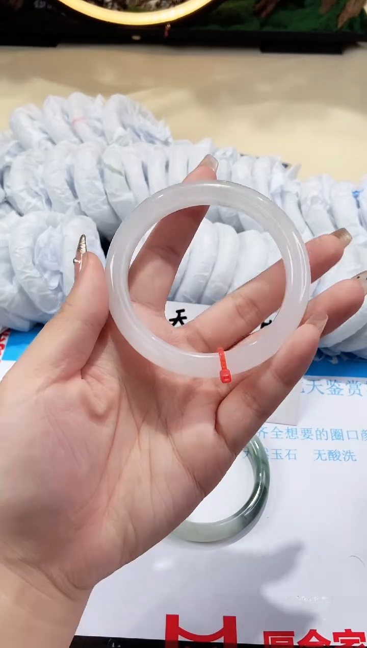 【闪购商品】石英质玉手镯未镶嵌192-59.9