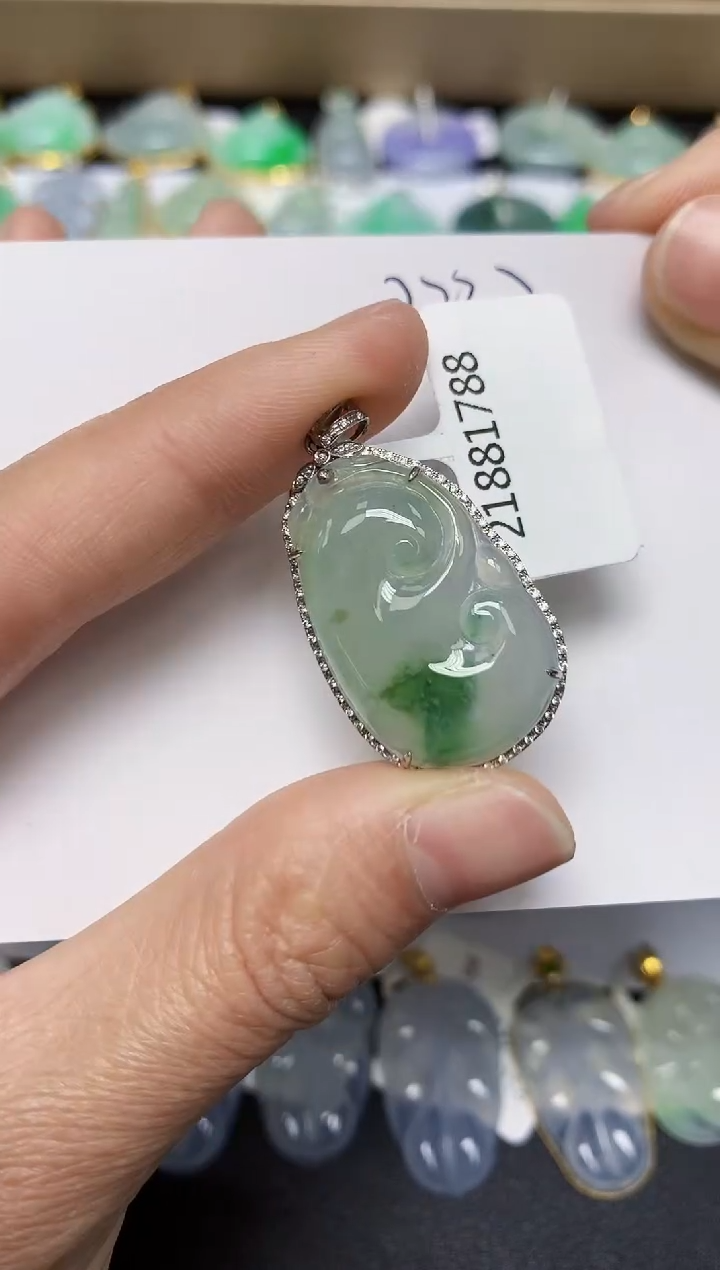 翡翠18K金镶嵌颈饰 天然翡翠A货