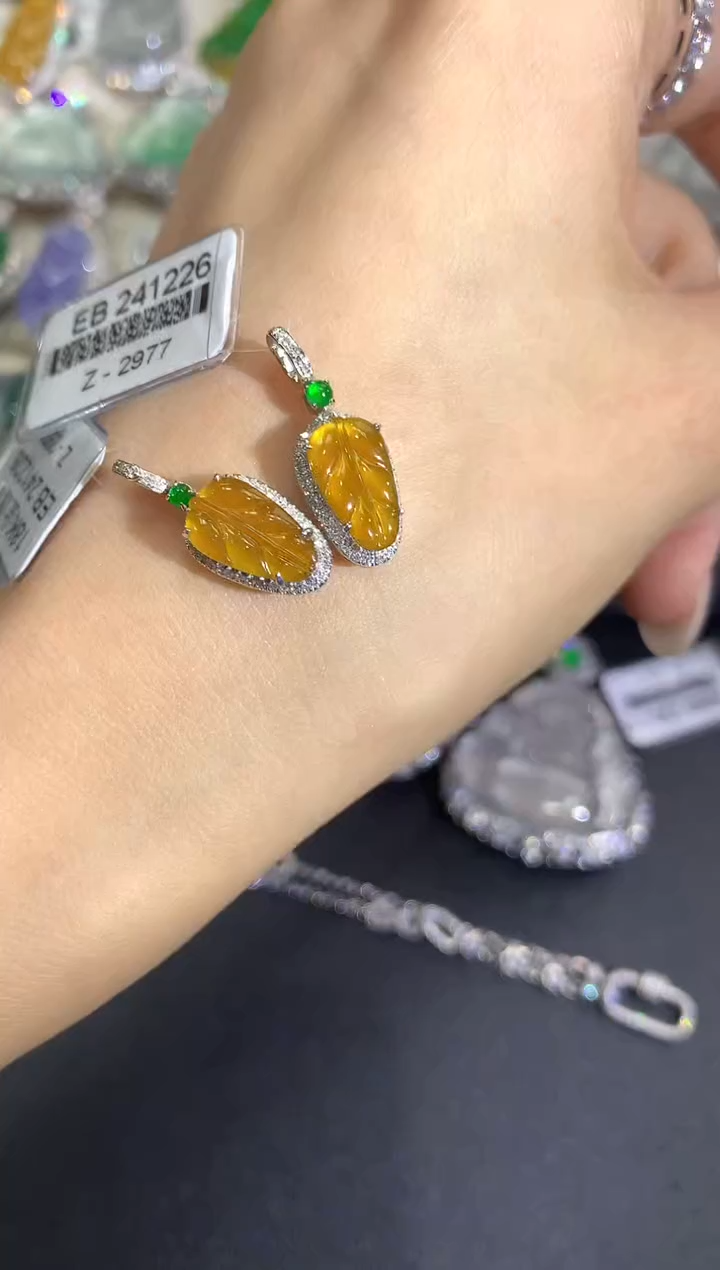 【闪购商品】翡翠吊坠(不含链)18K金镶嵌w10多样性一件发货