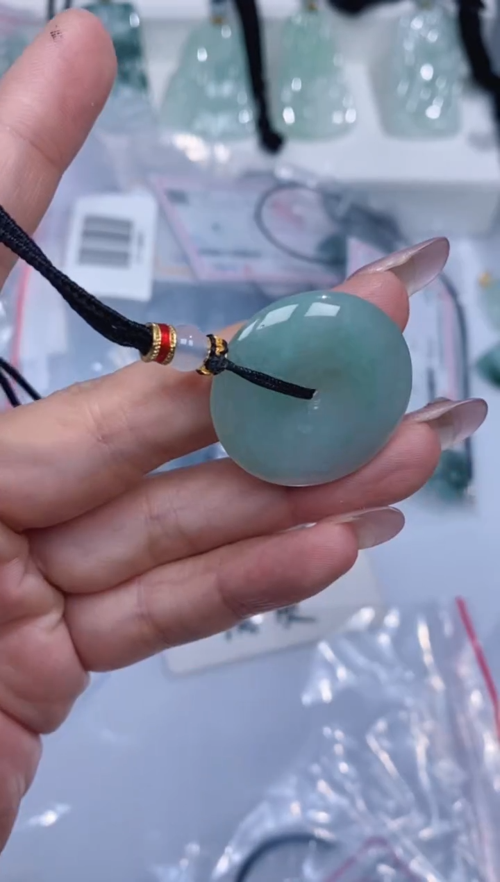 颈饰未镶嵌翡翠吊坠