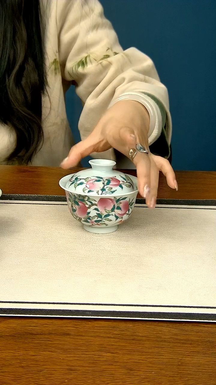 【闪购商品】九桃元宝两才盖碗--------