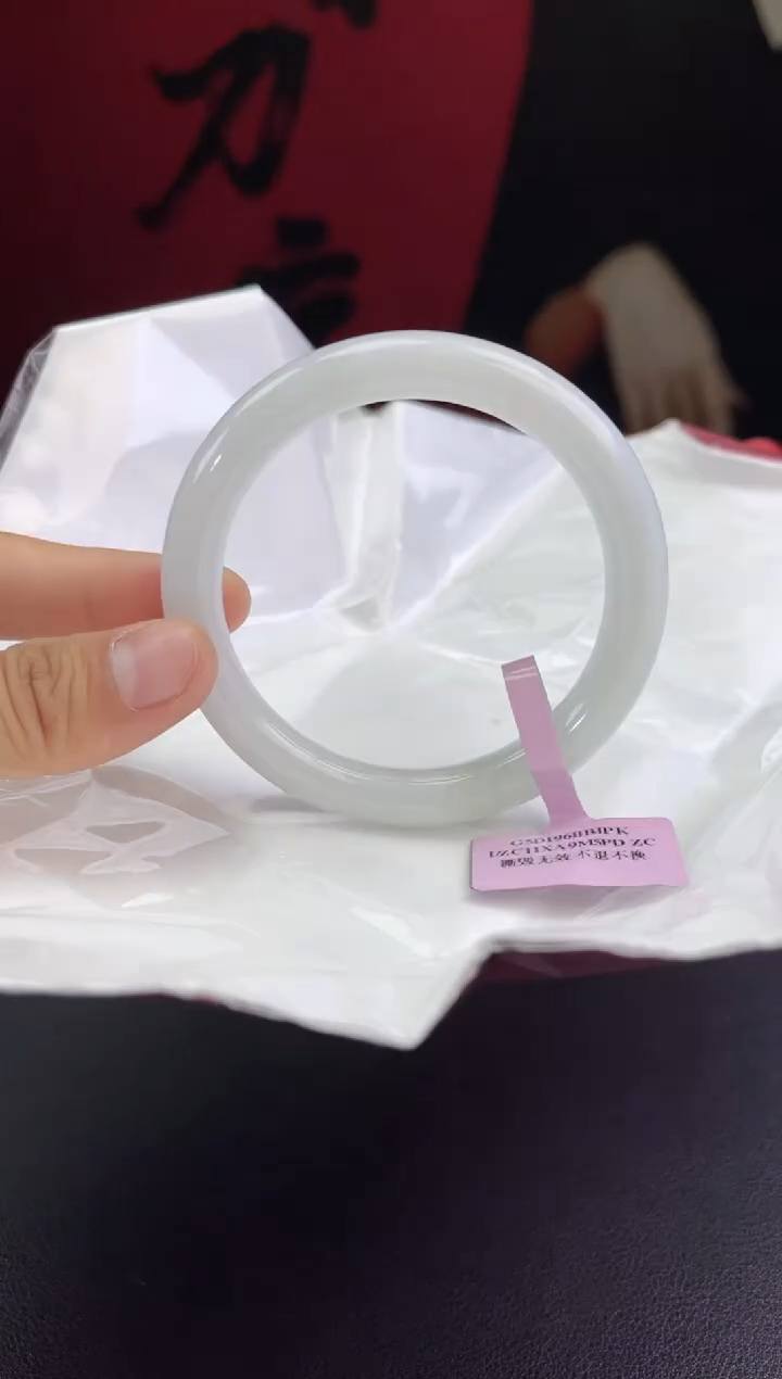 【闪购商品】翡翠未镶嵌手镯3翡翠手镯(微瑕）