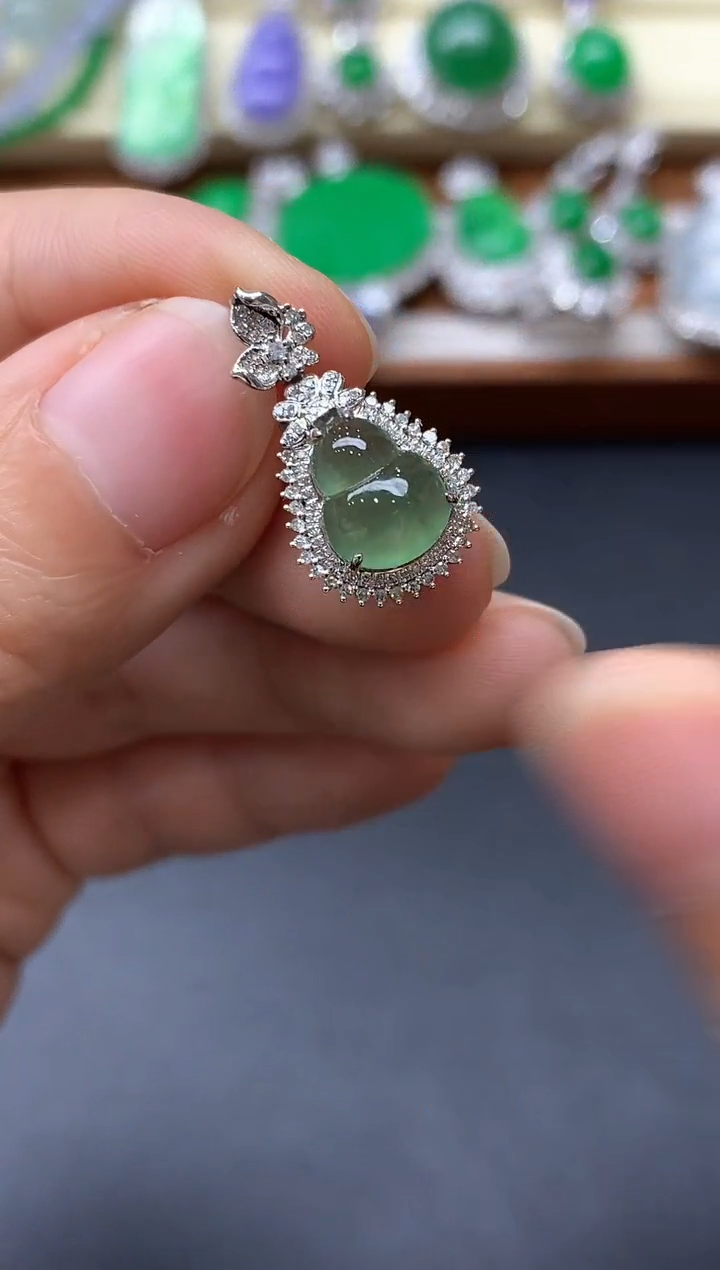 颈饰18K金镶嵌翡翠320-中国好珍宝