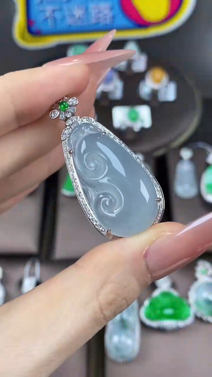 【闪购商品】翡翠吊坠(不含链)18K金镶嵌翡翠包镶如意