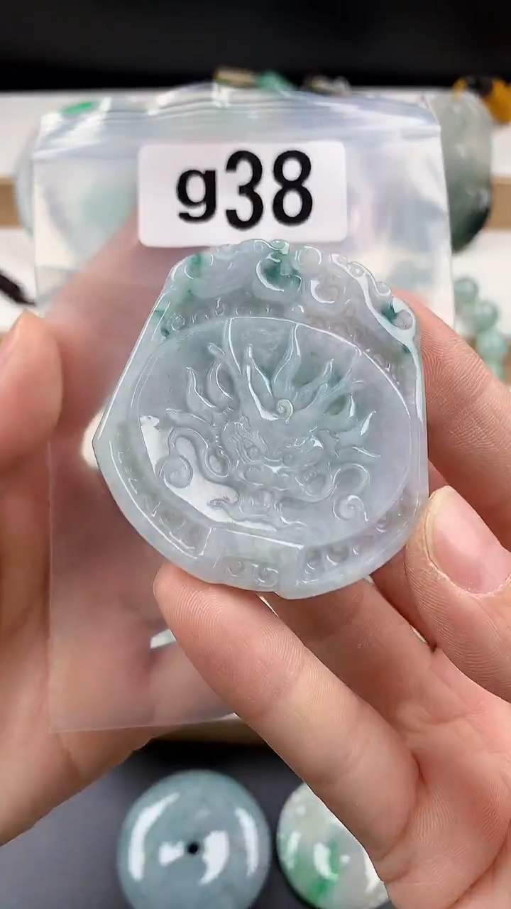 颈饰未镶嵌翡翠天然翡翠吊坠挂件