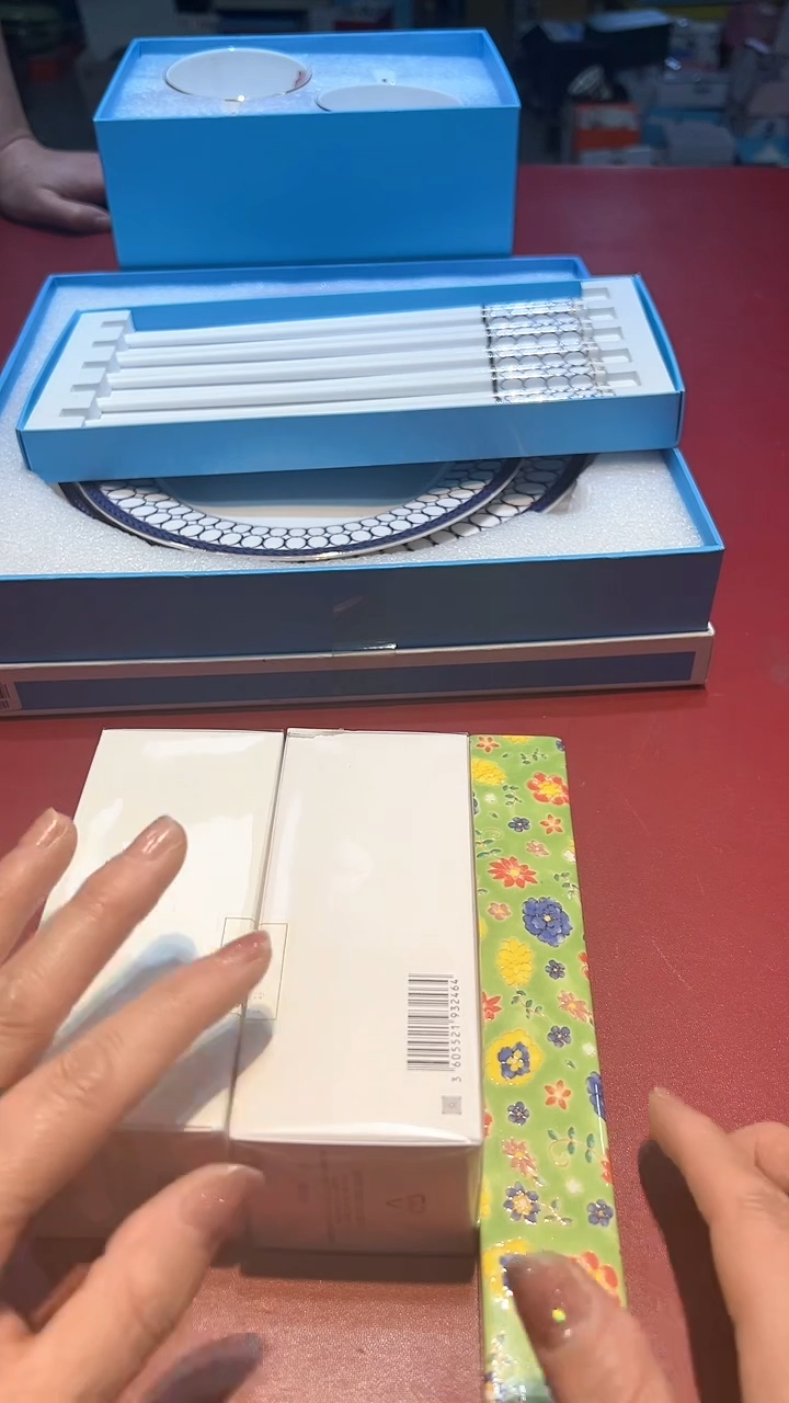 【闪购商品】瓷片锅碗瓢盆一件不剩 周末 漫步