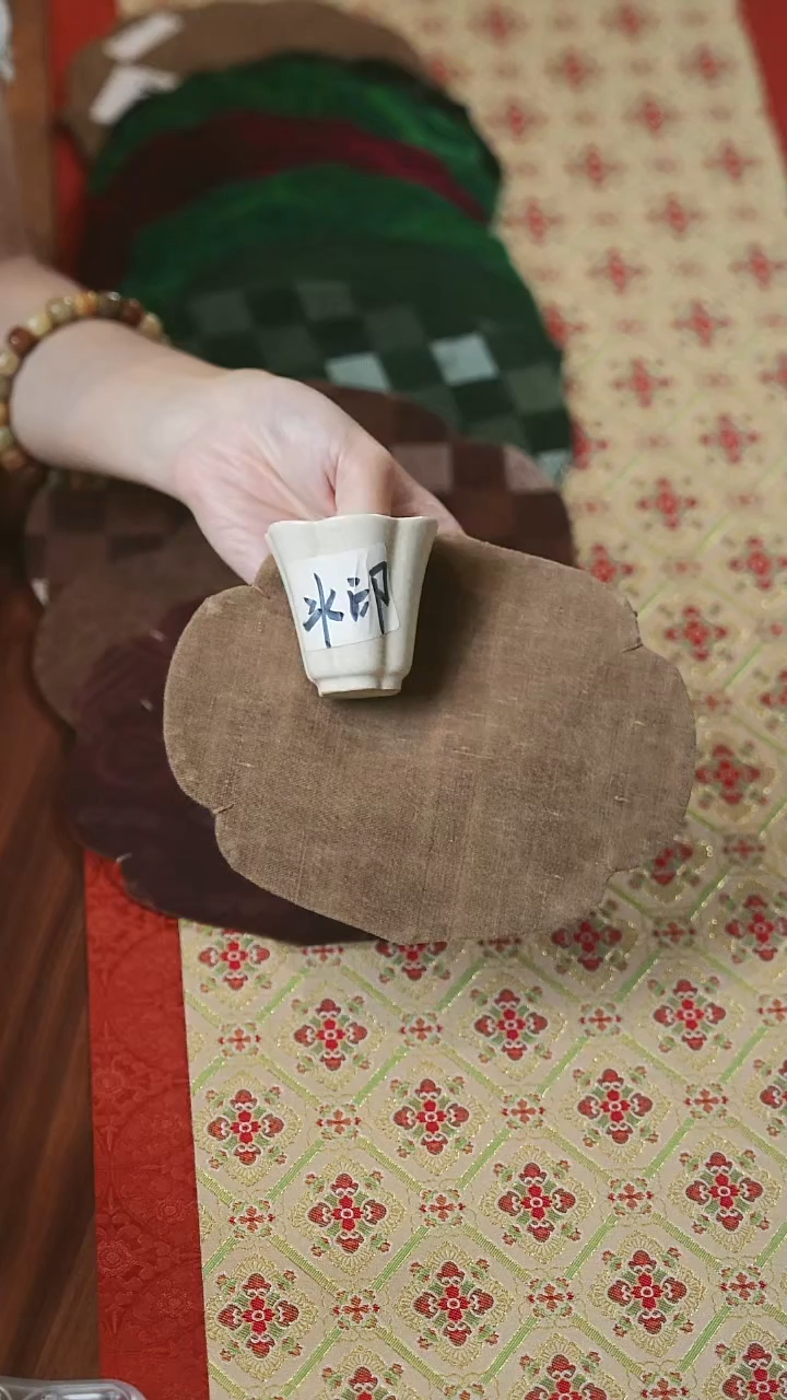 壶承垫······················