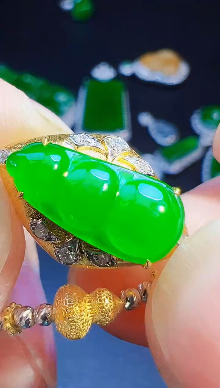 18K金镶嵌手链翡翠B**O翡翠