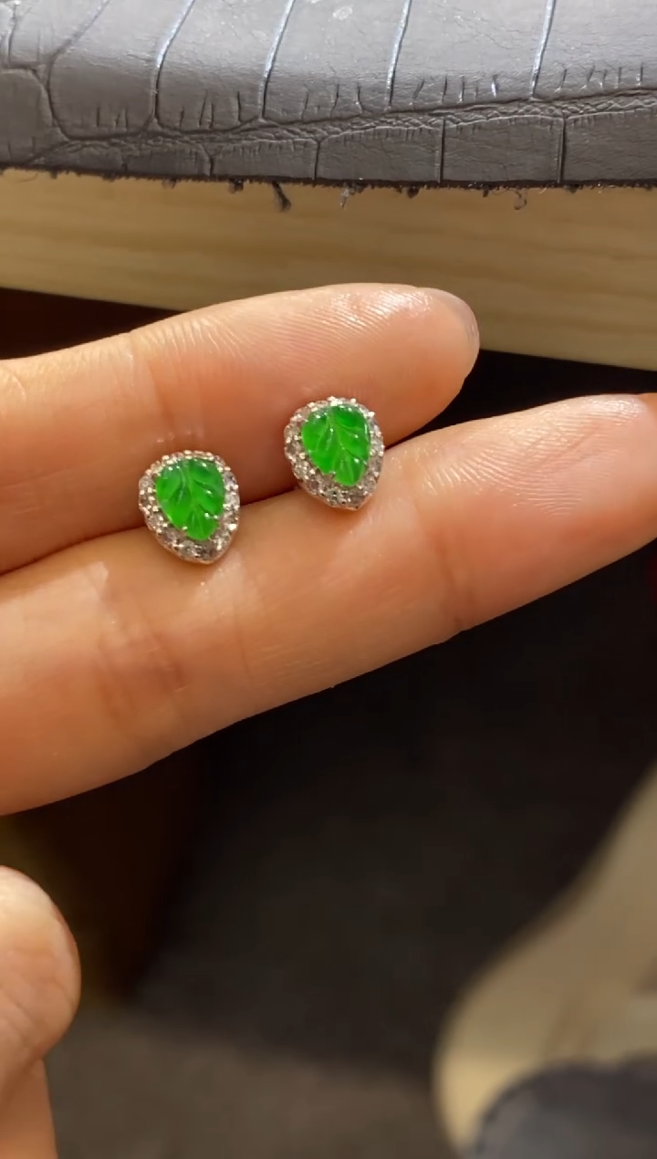 颈饰18K金镶嵌翡翠收到货48小时鉴赏期新年配饰（超时不退不换）