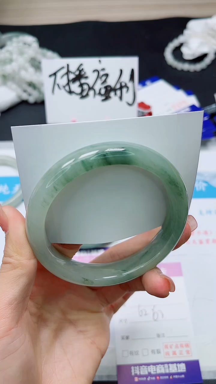【闪购商品】石英质玉未镶嵌手镯225
