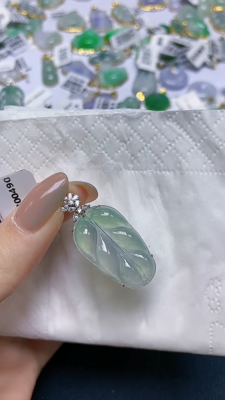 翡翠18K金镶嵌颈饰天然缅甸A货翡翠