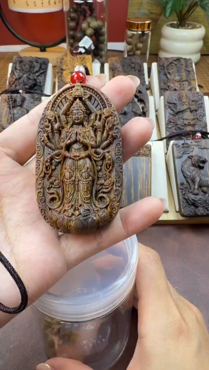 木木雕款芽庄  站千手观音 7cm 送养香瓶