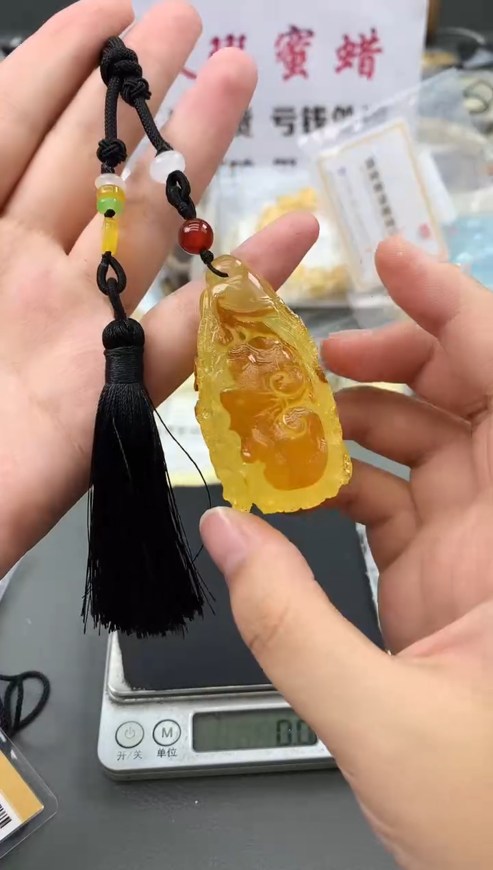 未镶嵌琥珀珠宝奇石98