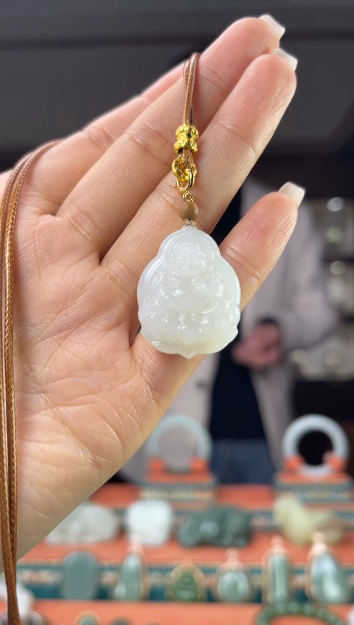 颈饰未镶嵌和田玉佩佩