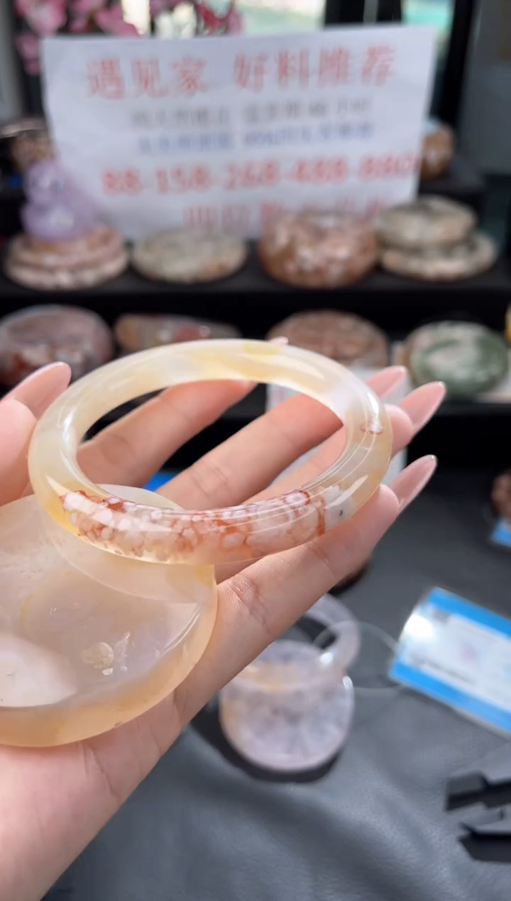 【闪购商品】石英质玉手镯未镶嵌59