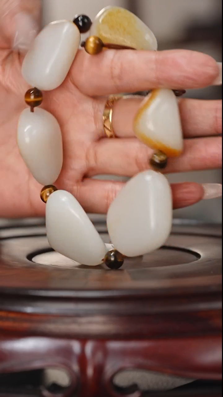 未镶嵌和田玉把件奋**生和田玉