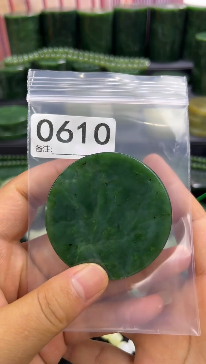 未镶嵌和田玉珠宝半成品镯芯