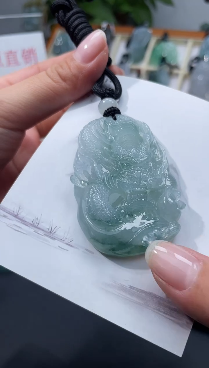 颈饰未镶嵌翡翠龙
