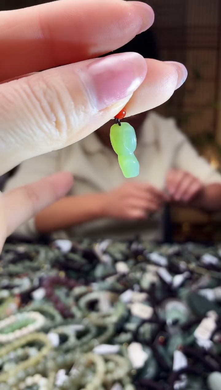 颈饰未镶嵌和田玉多样性发货，拍一发一