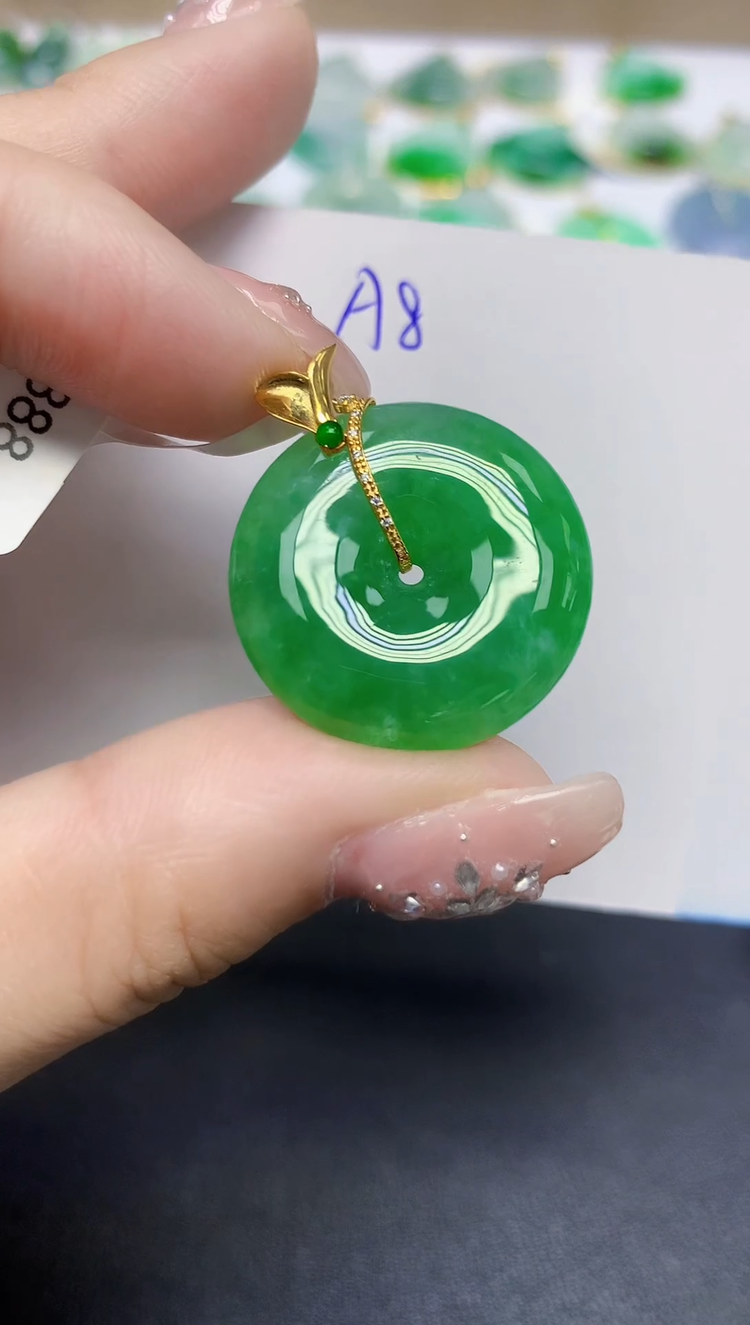 颈饰18K金镶嵌翡翠天然缅甸翡翠A货翡翠百元以上9元证书费自理